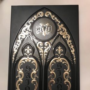 Kat Von D. Saint & Sinner Eyeshadow Palette